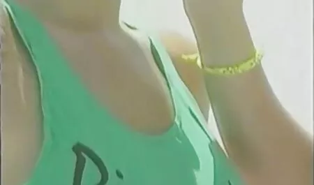 اثنين جوارب جميلة من الحديقة مص القضيب الذكور ، و تمتد أرجلهم. قصص سكس محارم مترجم