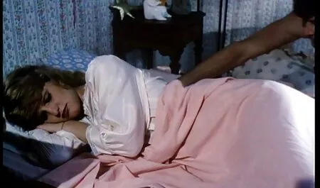 رقيقة النباح ، تحت أشجار افلام سكس فيديو مترجم النخيل في جزر المالديف