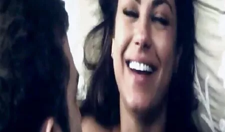 الرجل الأسود تقسيم سرواله الداخلي من ومع الكبار. جنس مترجم اجنبي