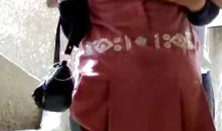 بعض الأطفال سكس جنس مترجم الحصول على الخلط في حفل الزفاف أمام شهود.