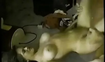 رجل يدعو فتاة افلام سكس مترجم محارم إلى منزله
