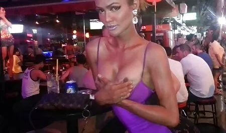 فتاة الشعر الأحمر لديها تنزيل افلام سكس مترجم طويل القامة ، أسود.
