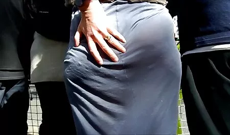 هشة شقراء إغاظة الرجل في حمام السباحة جنس محارم اجنبي