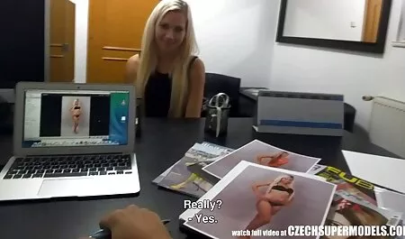 اللسان الذي ينتهي سكس ايطالي مترجم عربي مع مجلس نائب الرئيس في فم فتاة