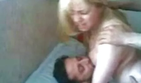 مضيفة افلام سكس كرتون مترجم طيران بعد الرحلة تشارك في الرضا الذاتي