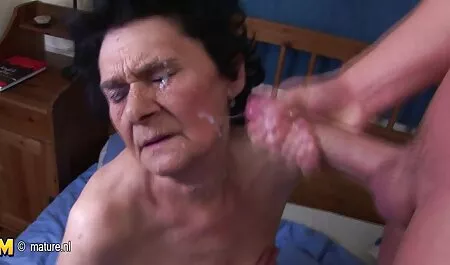 المرأة الجميلة لديها مزاج جيد في الصباح لتبدو جيدة ، افضل افلام سكس مترجم وهما