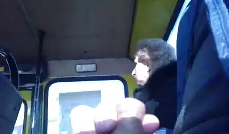 شقراء فلم جنس محارم اشتعلت في الجزء الخلفي من الحمام