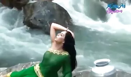 وكلاء تبادل لاطلاق النار أنيقة جنس امهات قديم النساء الثدي في المدلى بها.