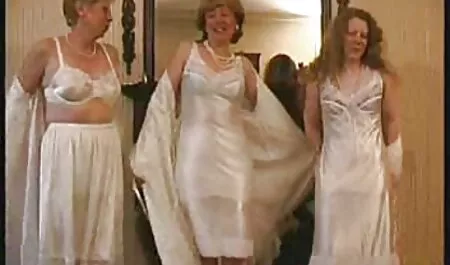 طالبة جذابة في الحمام افلام سكس فرنسي مترجم بشعر أحمر.